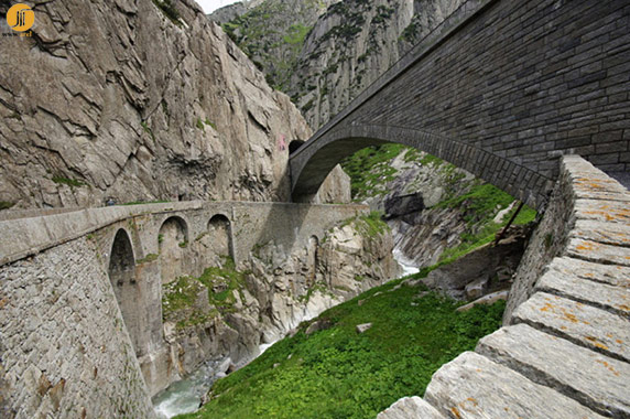 Devils-Bridge-Photo-by-Thomas-Kirchh%C3%BCbel-740x492.jpg