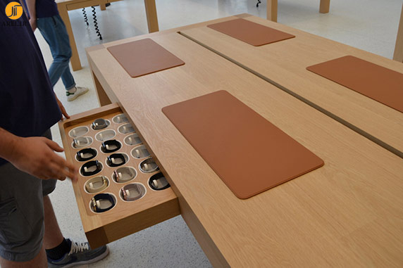 طراحی داخلی اولین فروشگاه اپل توسط جانی آیو