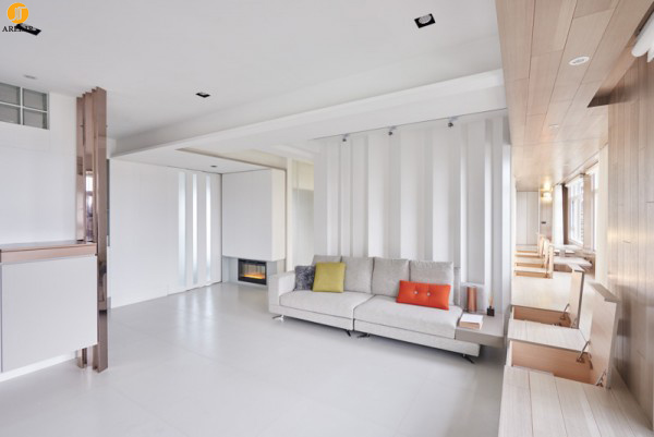 طراحی داخلی خلاقانه ی خانه ای با کمدهای فراوان و دیوارهای سفید