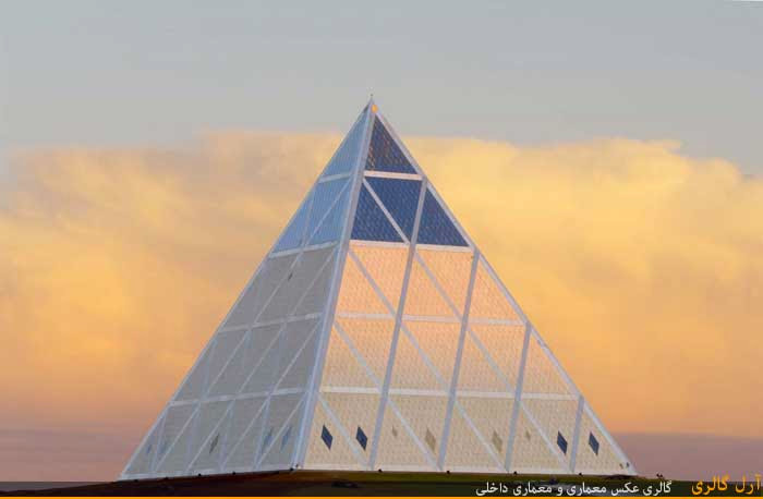 معماری کاخ صلح و آشتی، کاخ صلح و آشتی، نورمن فاستر