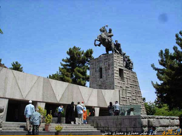 معماری آرامگاه نادرشاه افشار