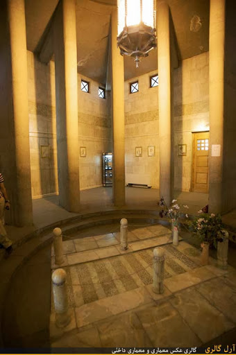 معماری آرامگاه ابوعلی سینا