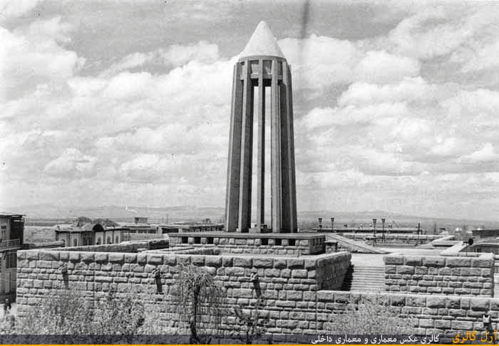 معماری آرامگاه ابوعلی سینا