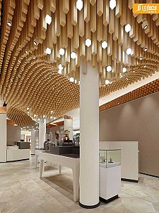 طراحی سقف یک شوروم با 4362 ماژوِل چوبی