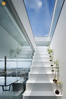 طراحی داخلی: کاربرد پله های سفید