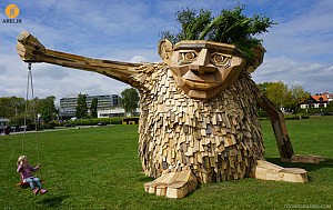 ساخت مجسمه ترول با استفاده از چوب های دور ریخته شده