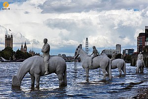 طراحی مجسمه های 4 اسب سوار در کنار رودخانه تایمز لندن