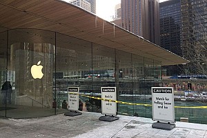 اولین معضل فروشگاه تازه تأسیس اپل در شیکاگو توسط نورمن فاستر