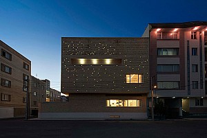 خانه بیسنگ فینالیست جایزه معمار 96 در بخش مسکونی تک واحدی