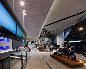 طراحی داخلی نمایشگاه موتورسیکلت هوندا