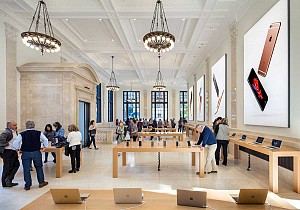 طراحی داخلی فروشگاه جدید اپل در ساختمانی کلاسیک