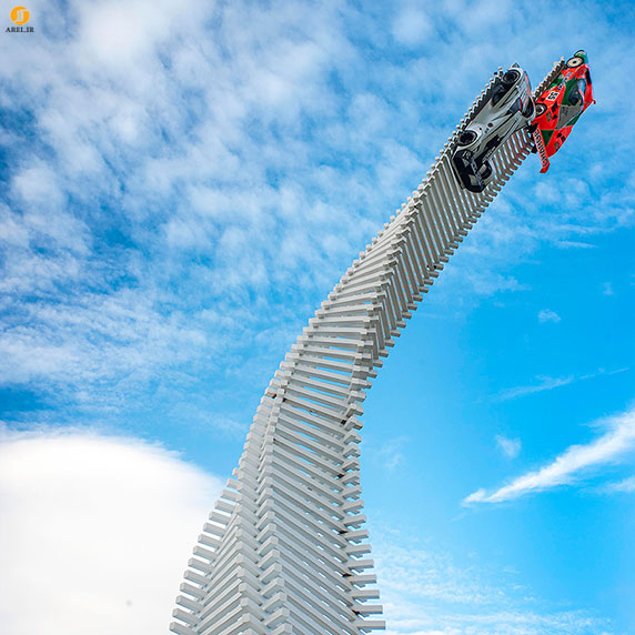 هنر : ماشین های مسابقه مزدا بر فراز عمارت goodwood