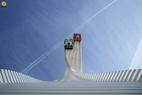 هنر : ماشین های مسابقه مزدا بر فراز عمارت goodwood