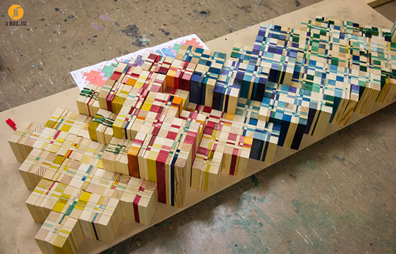 طراحی مبلمان چوبی با الگو های شطرنجی و رنگارنگ