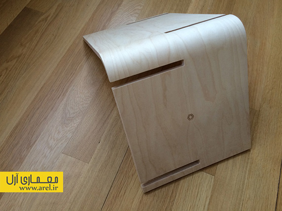 طراحی قفسه ی کتاب چوبی با قطعات ساده L شکل