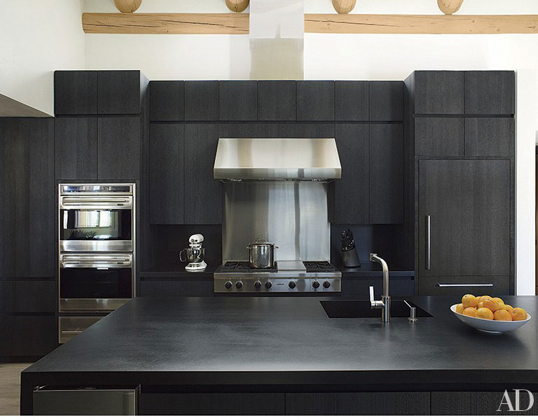 دکوراسیون داخلی آشپزخانه با تم رنگی مشکی