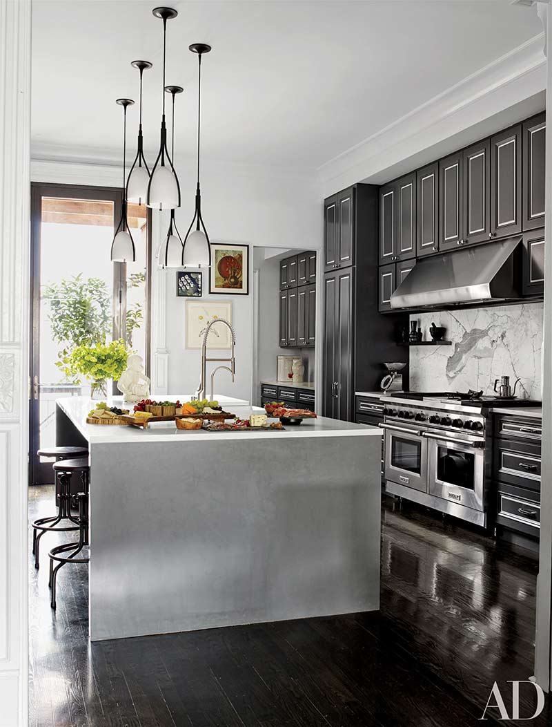 دکوراسیون داخلی آشپزخانه با تم رنگی مشکی