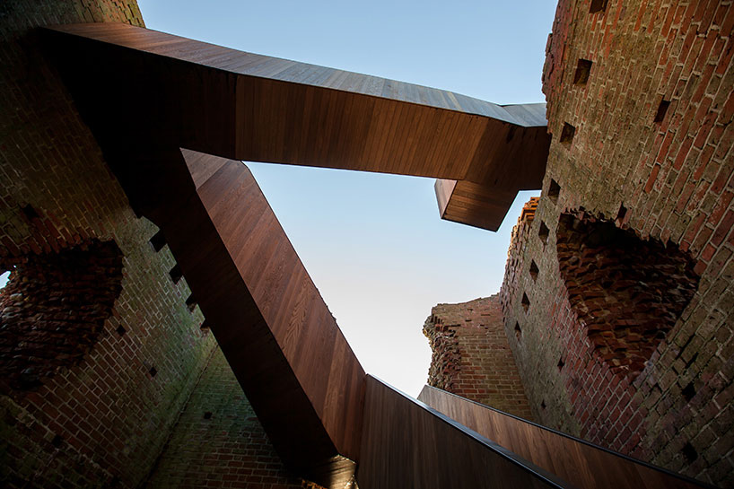 پلکانی که قلعه ای از قرون وسطی را احیا کرد