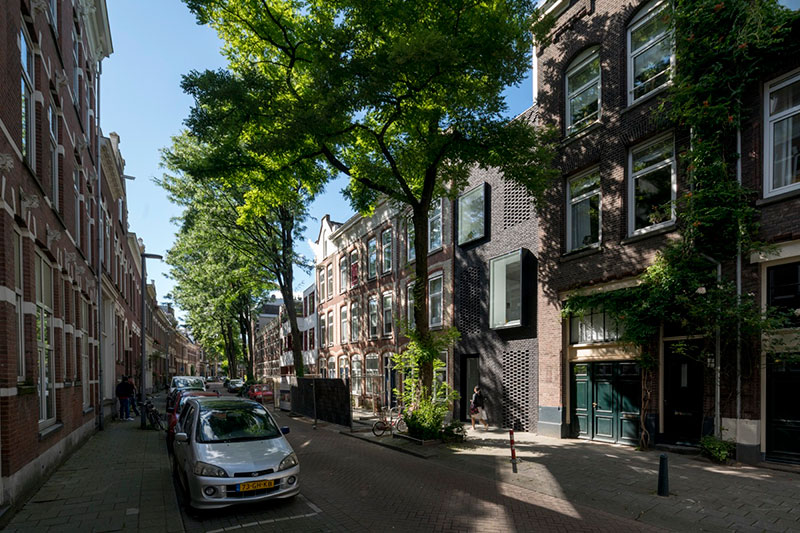 خانه مدرن در بافت تاریخی شهر روتردام