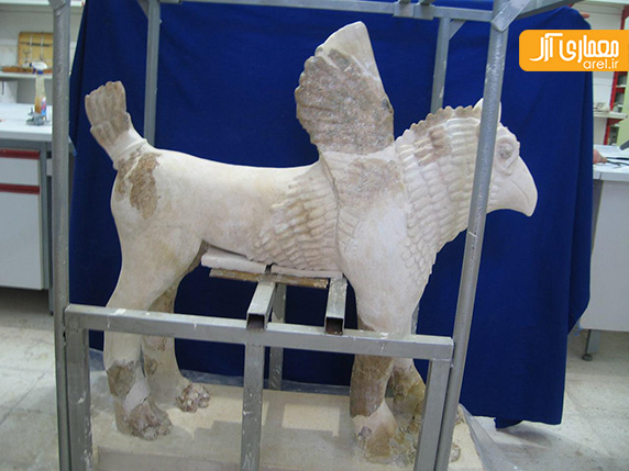 مرمت مجسمه گریفین چغازنبیل مرمت مجسمه گریفین چغازنبیل