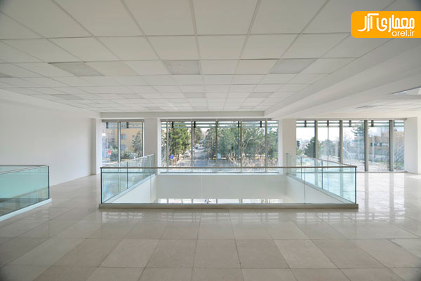 معماری ساختمان اداری سفید در تهران معماری ساختمان اداری سفید در تهران