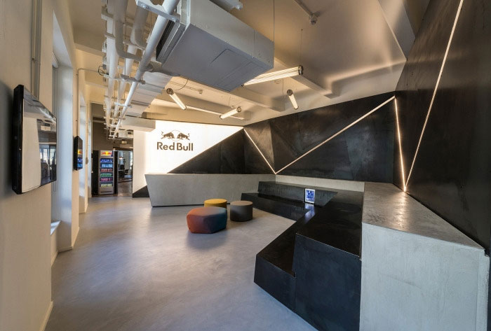 طراحی داخلی اداری دفتر ردبول