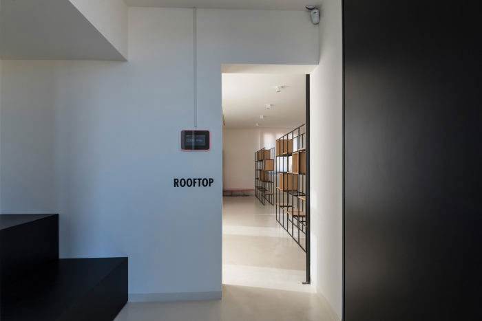 طراحی داخلی اداری دفتر ردبول