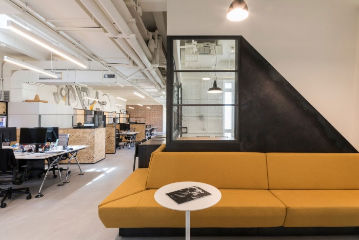 طراحی داخلی اداری دفتر ردبول