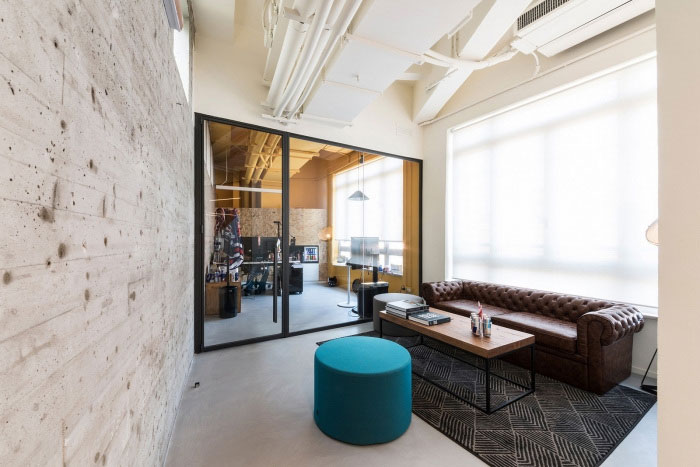 طراحی داخلی اداری دفتر ردبول