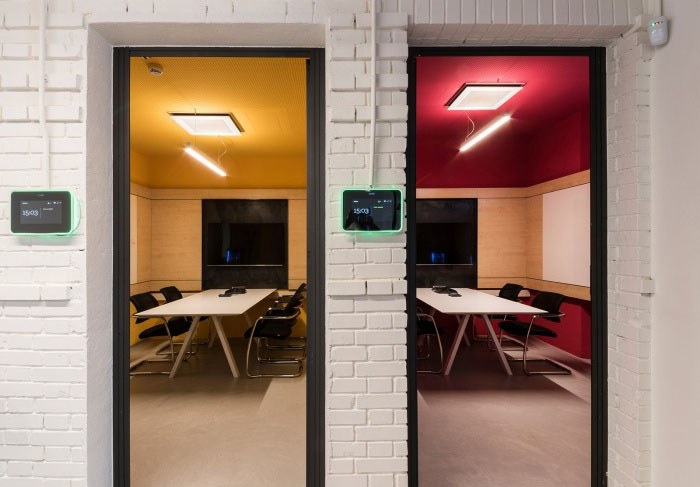 طراحی داخلی اداری دفتر ردبول