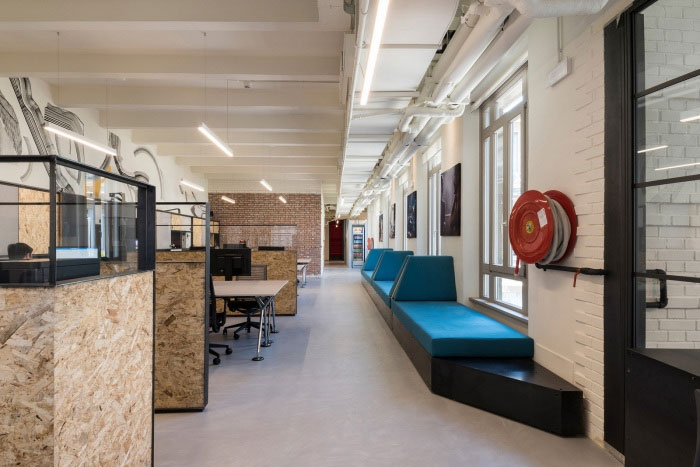 طراحی داخلی اداری دفتر ردبول