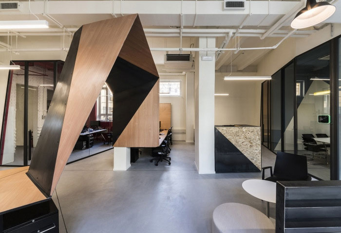 طراحی داخلی اداری دفتر ردبول