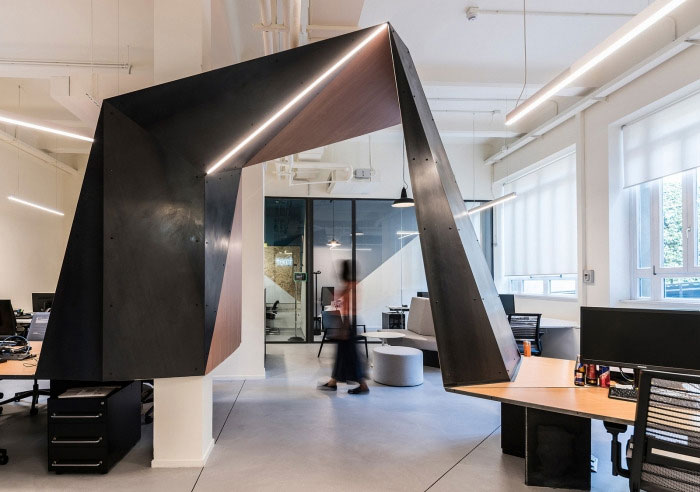 طراحی داخلی اداری دفتر ردبول