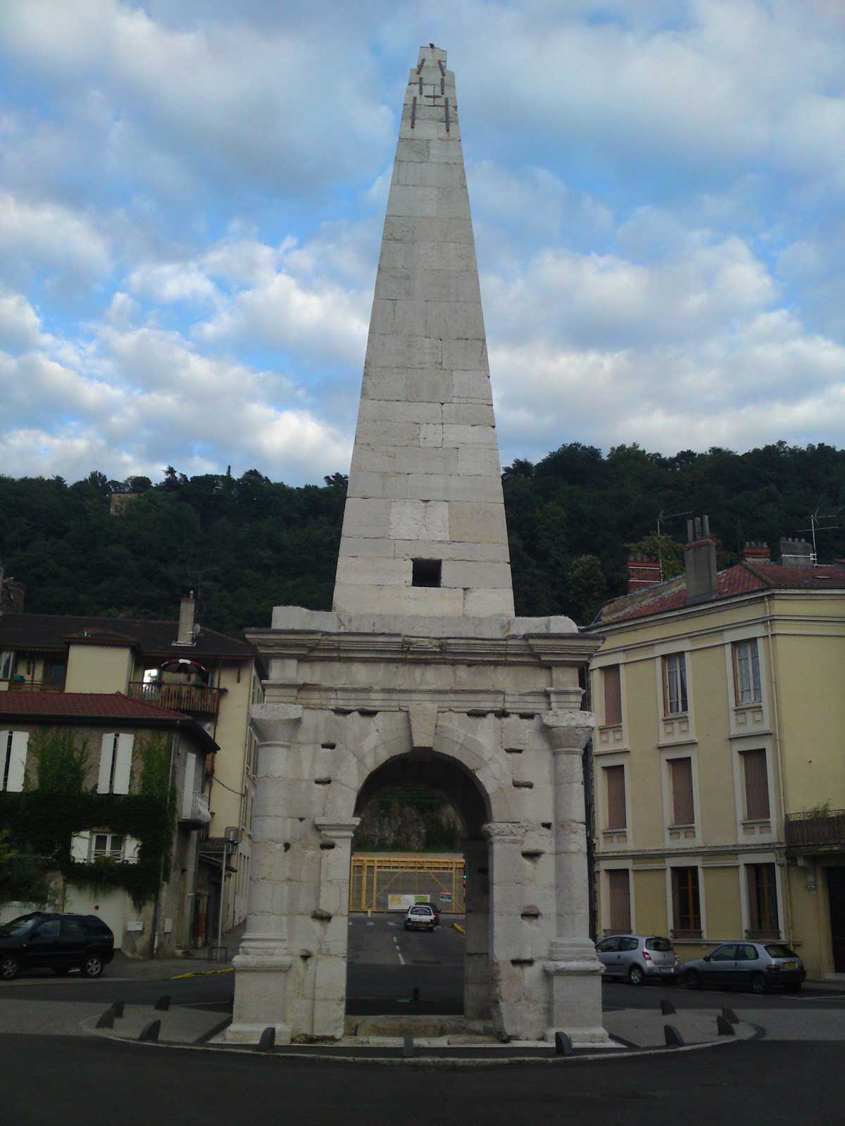 بنای تاریخی Roman Pyramide فرانسه