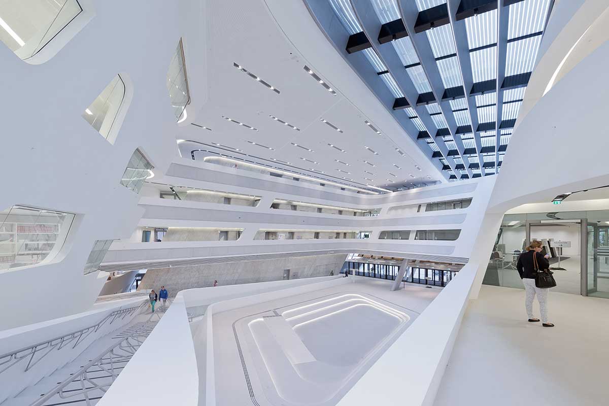 کتابخانه و مرکز یادگیری دانشگاه وین زاها حدید