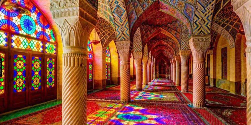 مسجد نصیر الملک میعادگاه نور و رنگ
