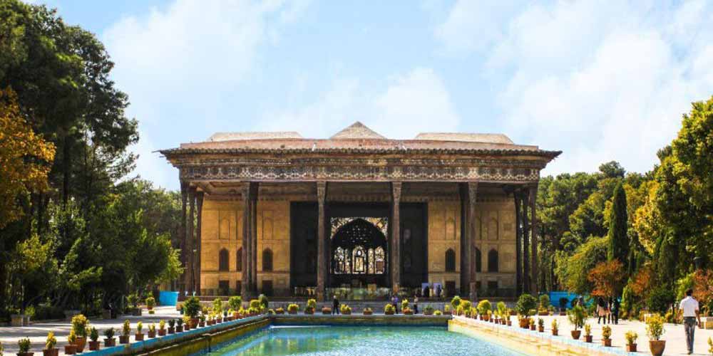 معماری کاخ چهلستون اصفهان