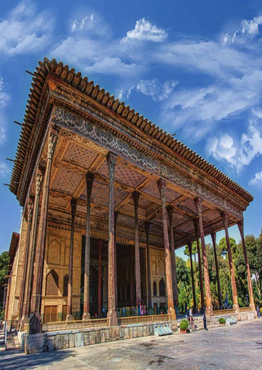 معماری کاخ چهلستون اصفهان