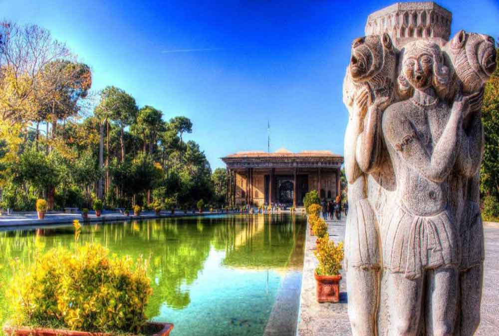 معماری کاخ چهلستون اصفهان