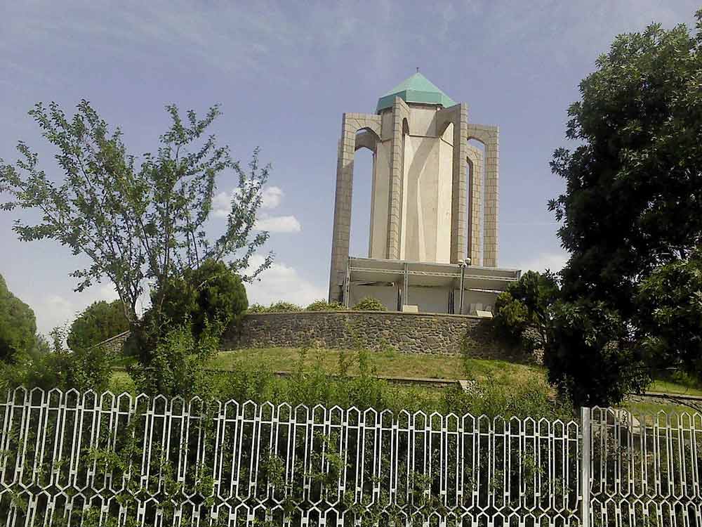 آرامگاه بابا طاهر عریان آرامگاه بابا طاهر عریان