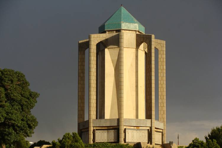 آرامگاه باباطاهرعریان