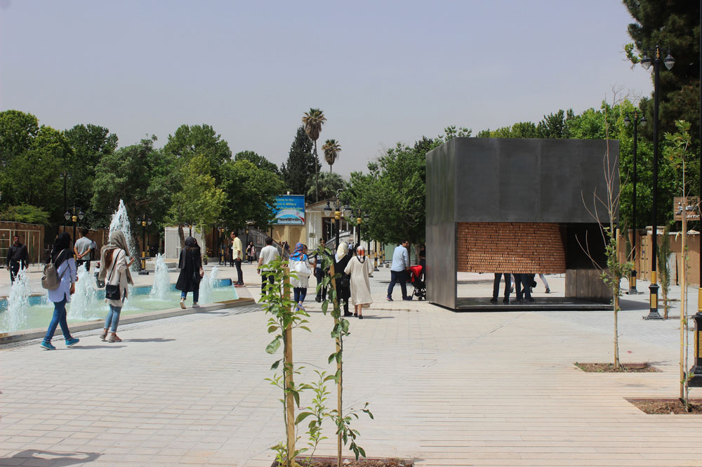 نصب غرفه با آجرهای معلق در شیراز