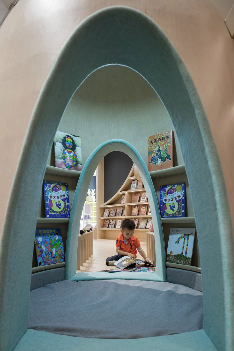 طراحی و دکوراسیون داخلی کتابفروشی کودکان