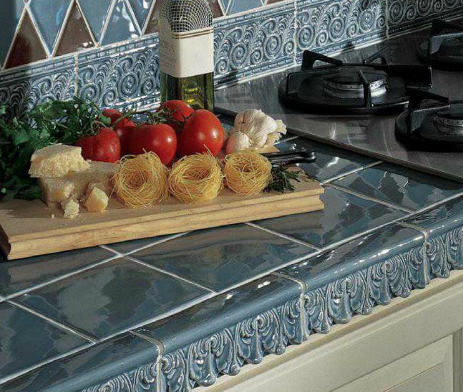 کاشی های آبی رنگ