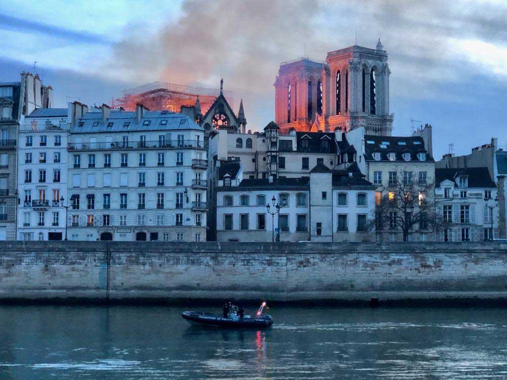آتش سوزی کلیسای نوتردام پاریس