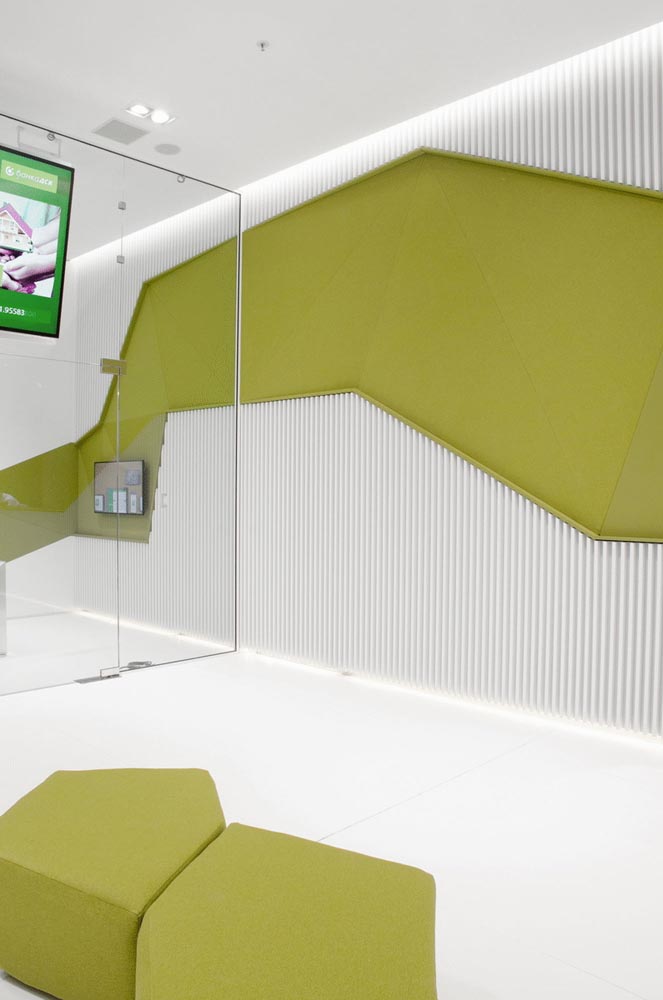 طراحی داخلی متفاوت بانک  با دیوارهای پویا و عملکردی
