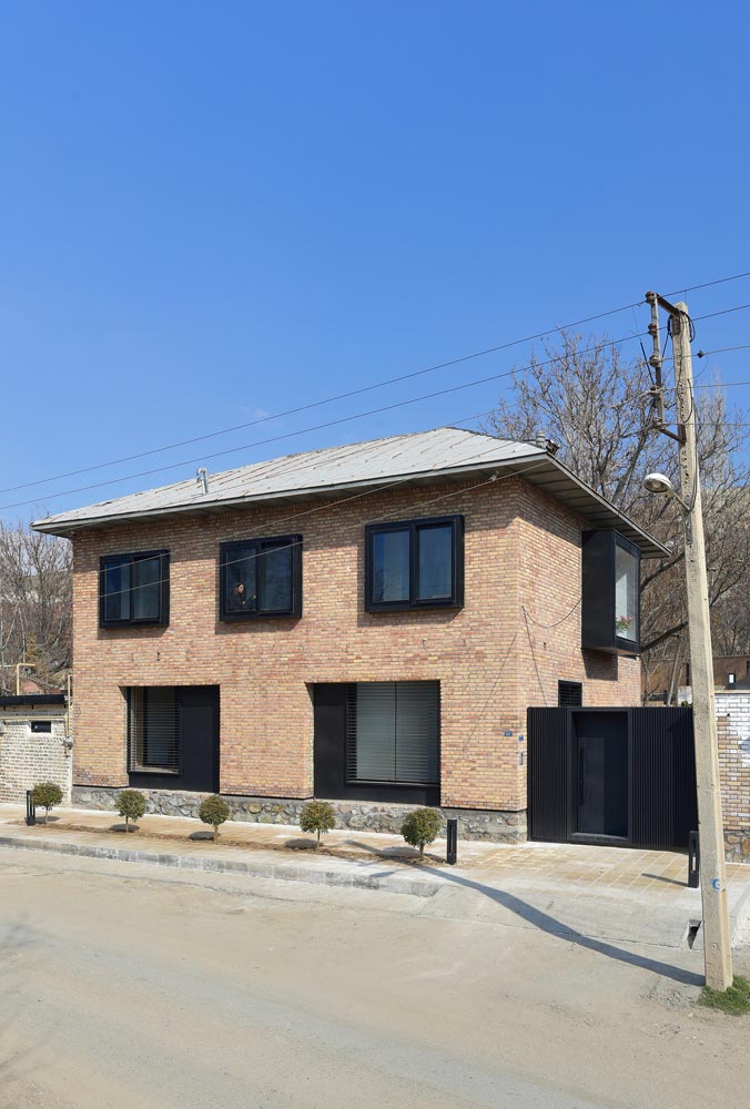 بازسازی عمارت جان از علیرضا طهمورثی
