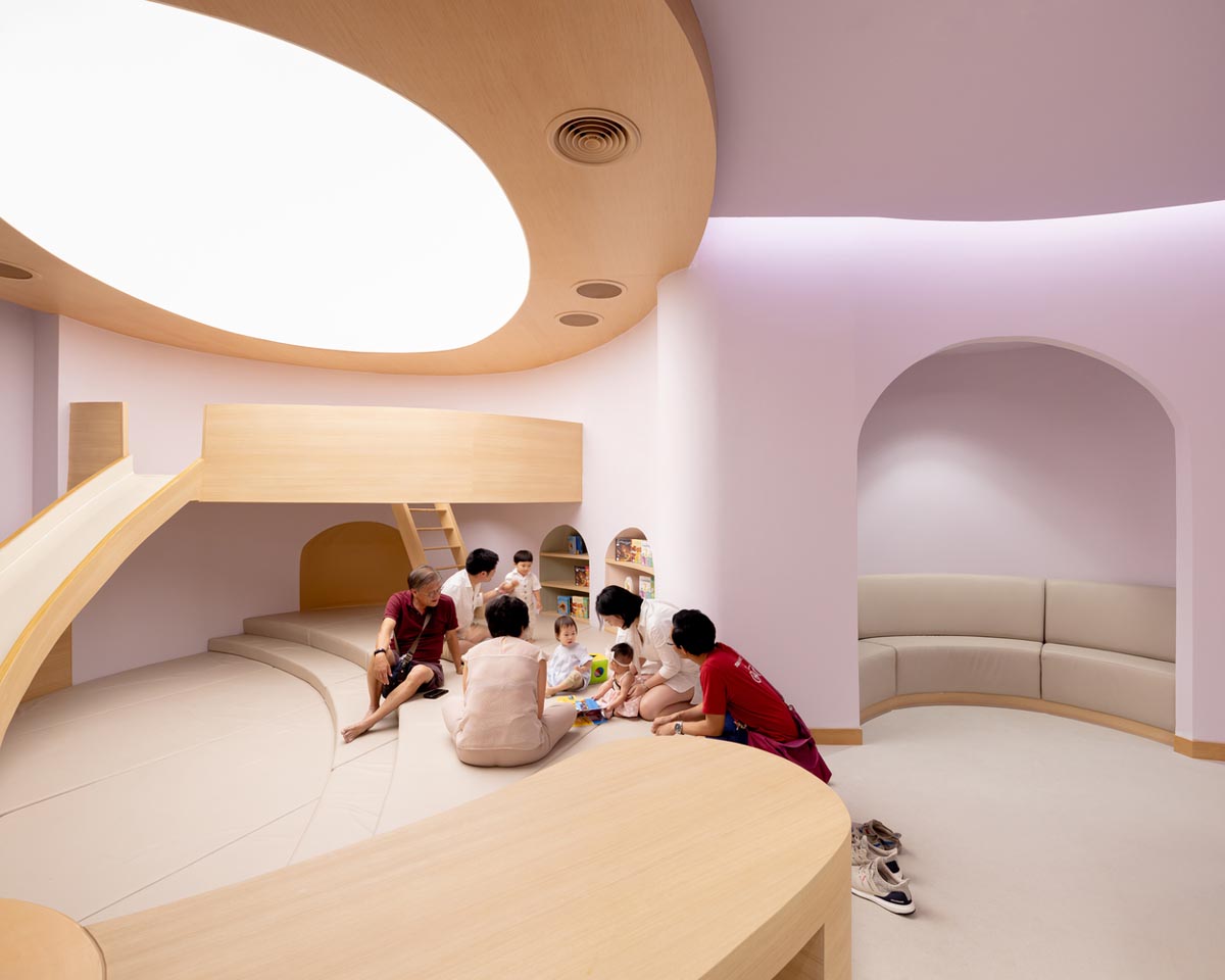 بازی درمانی فلسفه اصلی طراحی داخلی بیمارستان کودکان EKH