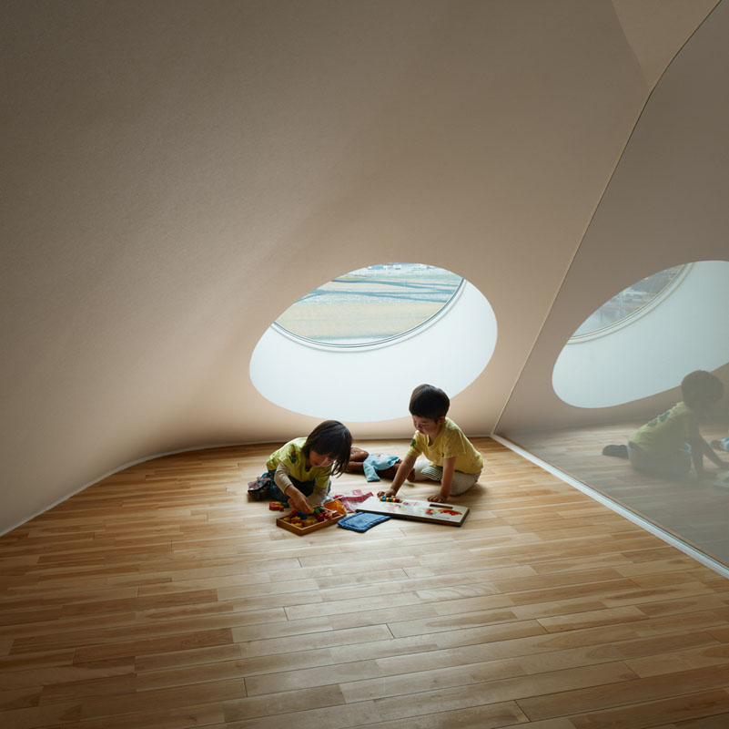 رویکرد  Pikler در معماری: مبلمان چوبی و آزادی فضایی