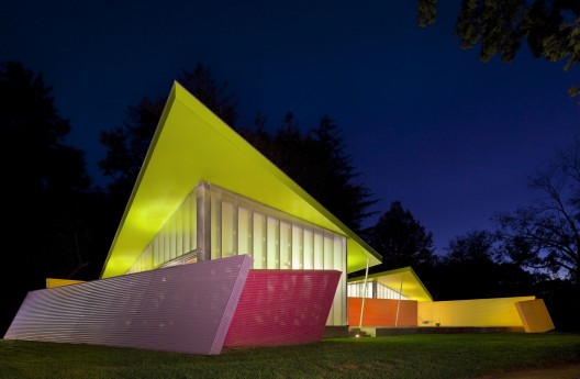 معماری عمارتی در جزیره Shelter از گروه بیگ